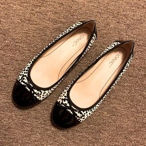 Vionic spotted ballet flats